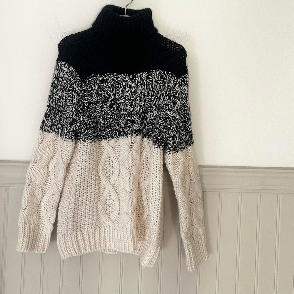 Zara Girls Wool Blend 6-7 Black and Cream Turtleneck Knit Sweater